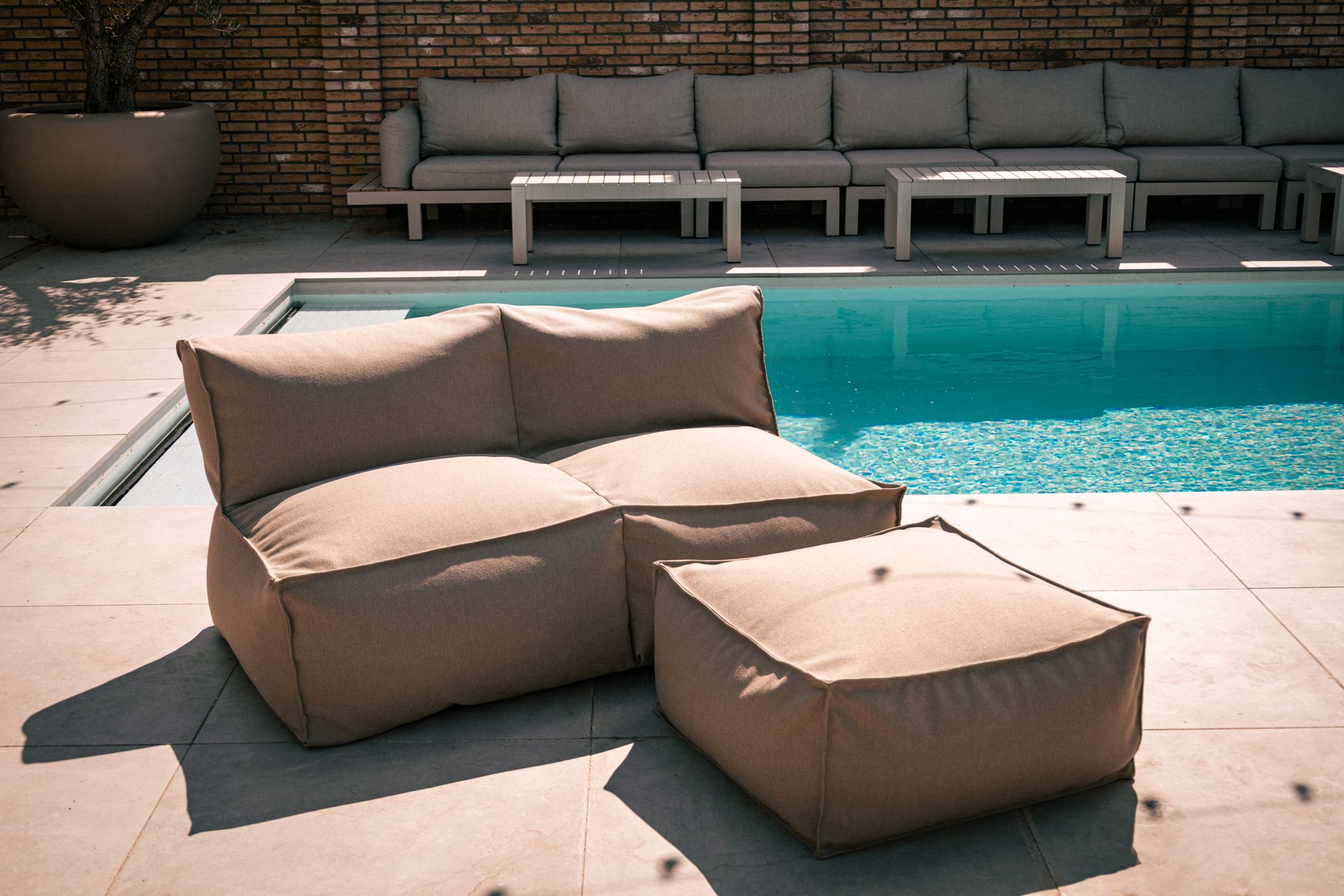 ポストモダンPorsim Sni Sofa by Boek pek ポストモダンPorsim Sni Sofa by Boek pek Masuta cafea FABIAN de la